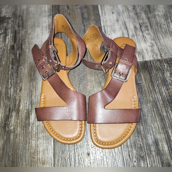 Franco Sarto Brown Gladiator Sandals with Gold Accents Size 7 NWT - Picture 3 of 5